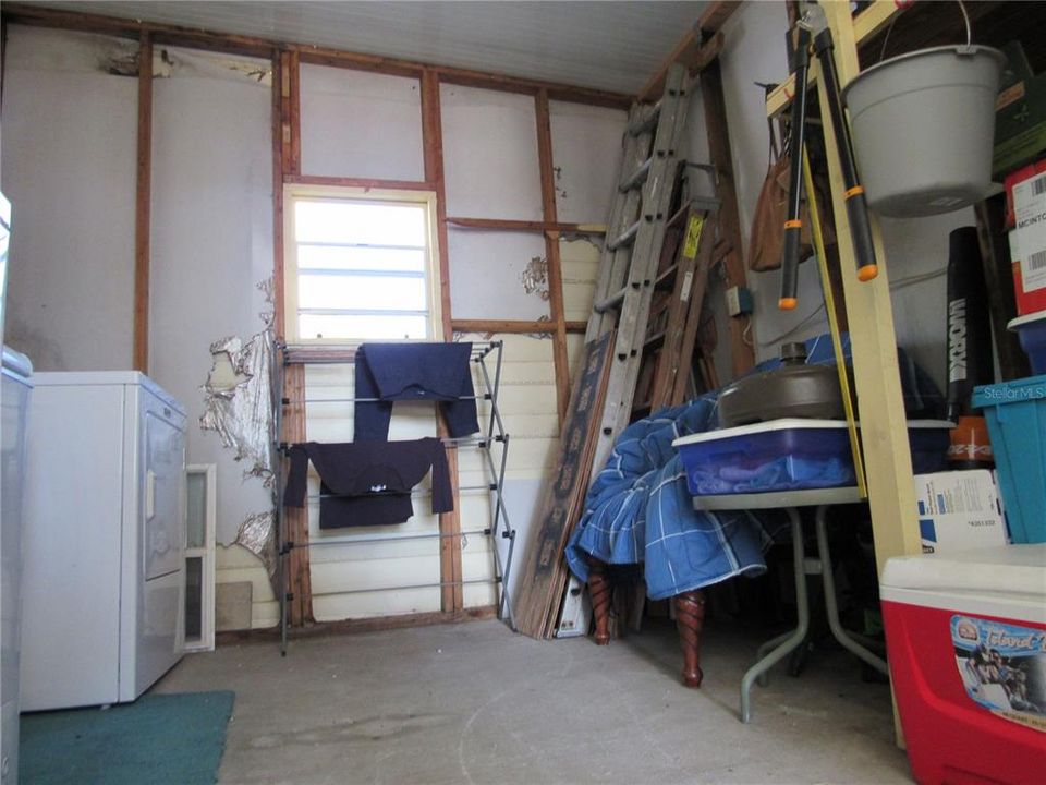 For Sale: $165,000 (2 beds, 1 baths, 740 Square Feet)