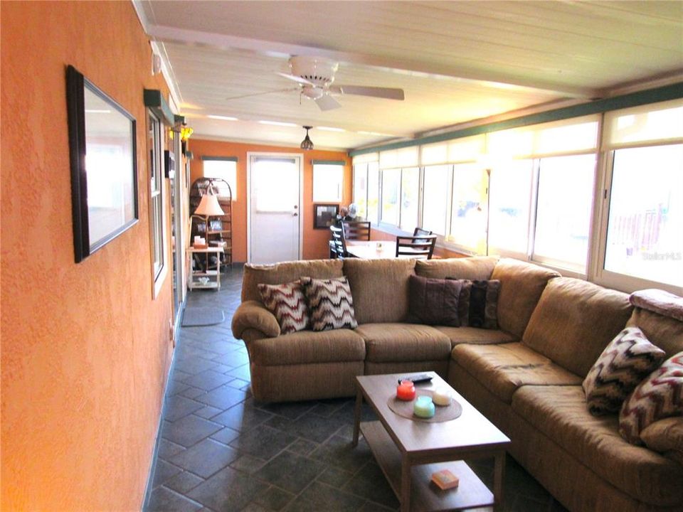 For Sale: $165,000 (2 beds, 1 baths, 740 Square Feet)