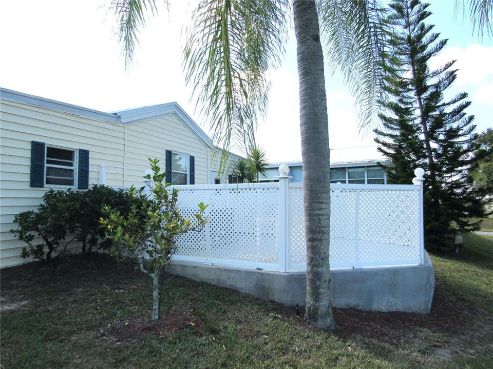 For Sale: $165,000 (2 beds, 1 baths, 740 Square Feet)