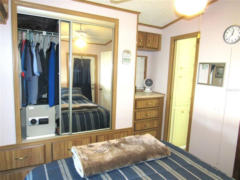 For Sale: $165,000 (2 beds, 1 baths, 740 Square Feet)