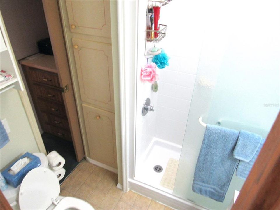 For Sale: $165,000 (2 beds, 1 baths, 740 Square Feet)