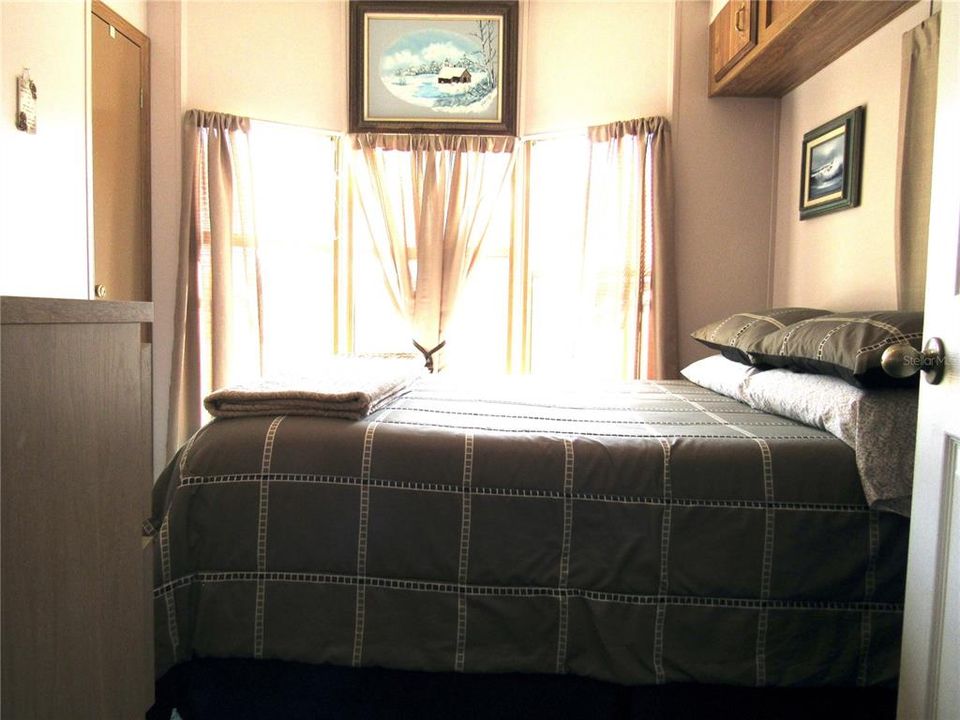 For Sale: $165,000 (2 beds, 1 baths, 740 Square Feet)