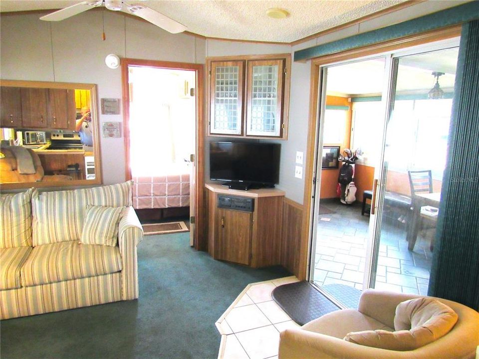 For Sale: $165,000 (2 beds, 1 baths, 740 Square Feet)