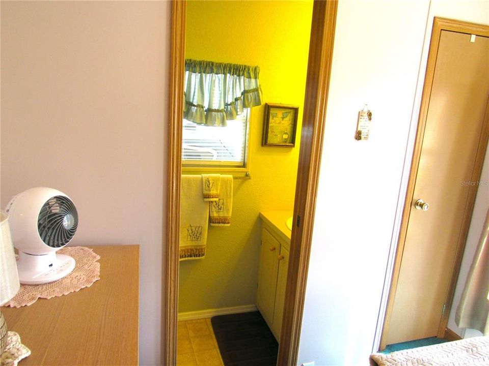 For Sale: $165,000 (2 beds, 1 baths, 740 Square Feet)