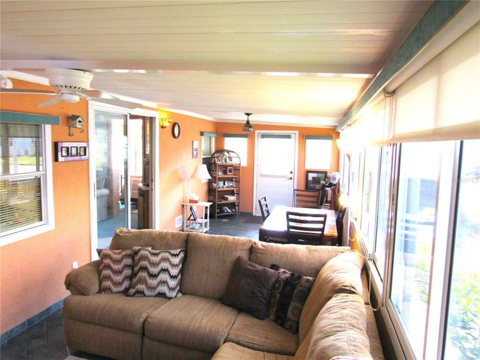 For Sale: $165,000 (2 beds, 1 baths, 740 Square Feet)