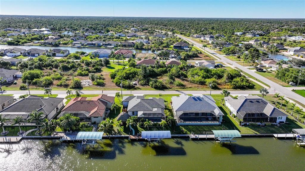 For Sale: $750,000 (3 beds, 2 baths, 1724 Square Feet)