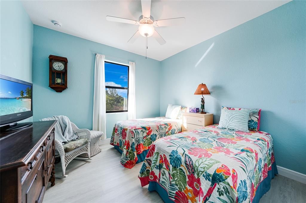 For Sale: $750,000 (3 beds, 2 baths, 1724 Square Feet)