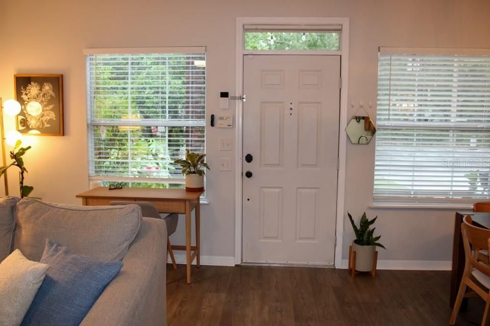 For Rent: $1,800 (2 beds, 2 baths, 1000 Square Feet)