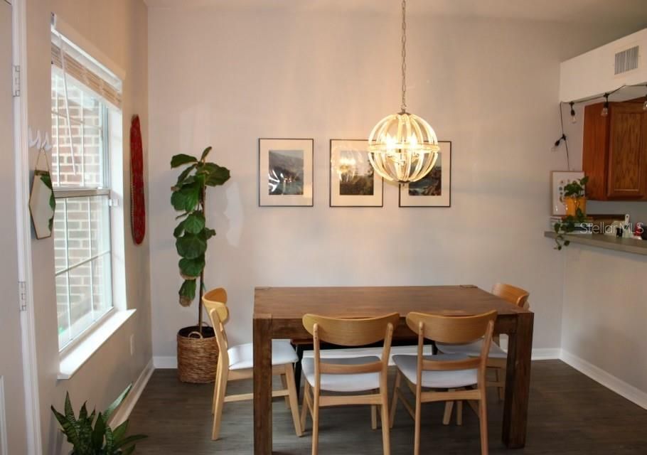 For Rent: $1,800 (2 beds, 2 baths, 1000 Square Feet)