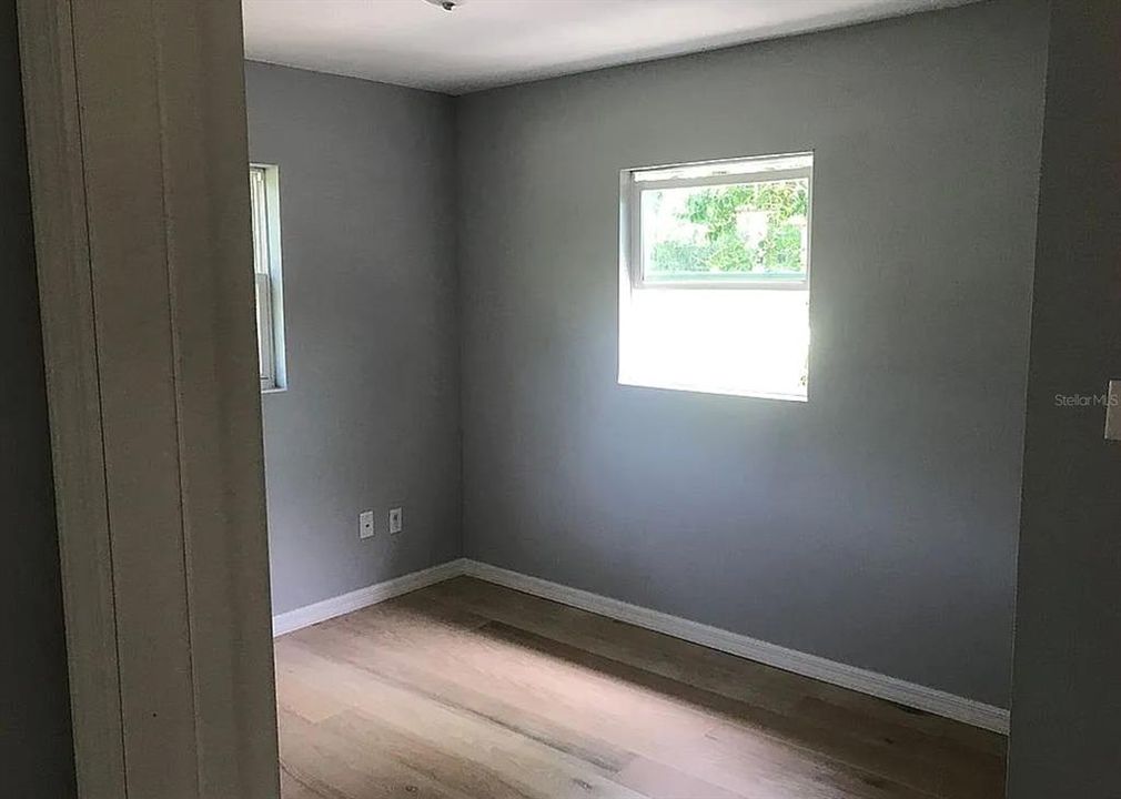 For Rent: $1,600 (3 beds, 1 baths, 864 Square Feet)