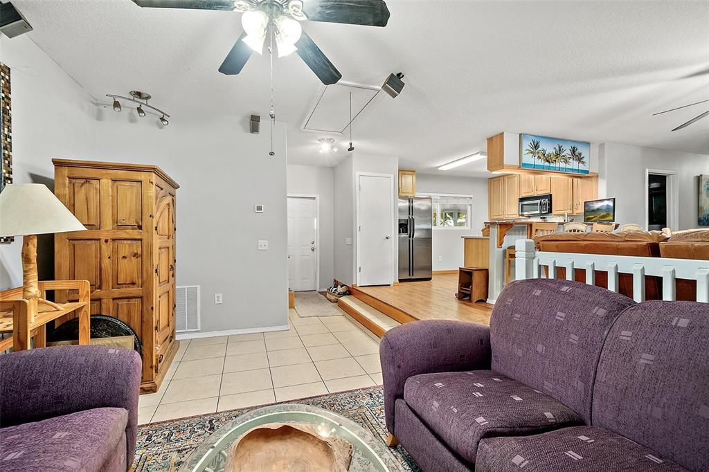 待售: $297,000 (3 贝兹, 2 浴室, 1200 平方英尺)