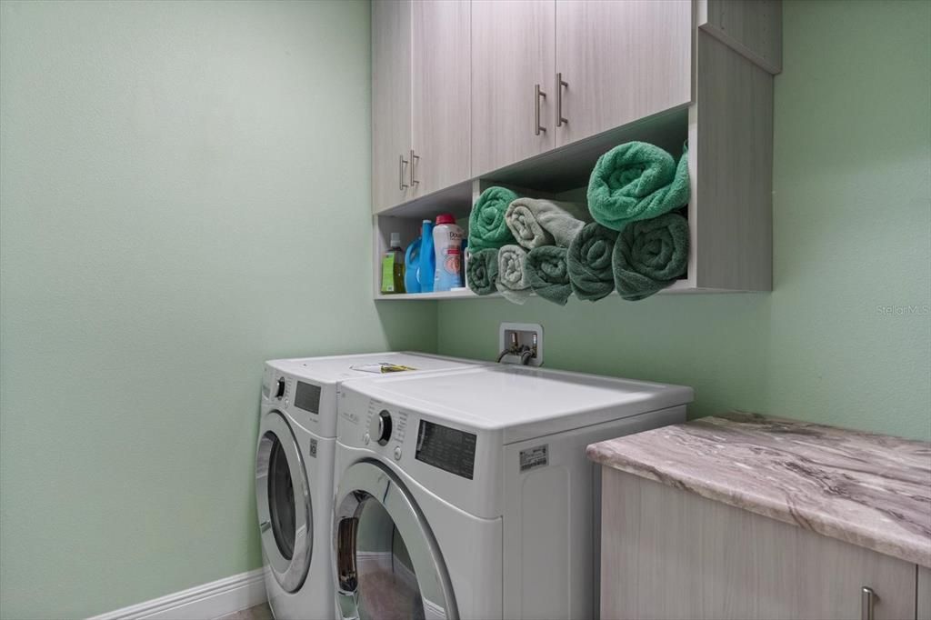 For Sale: $389,900 (3 beds, 2 baths, 2366 Square Feet)