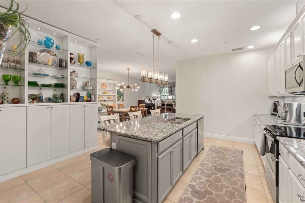 For Sale: $389,900 (3 beds, 2 baths, 2366 Square Feet)