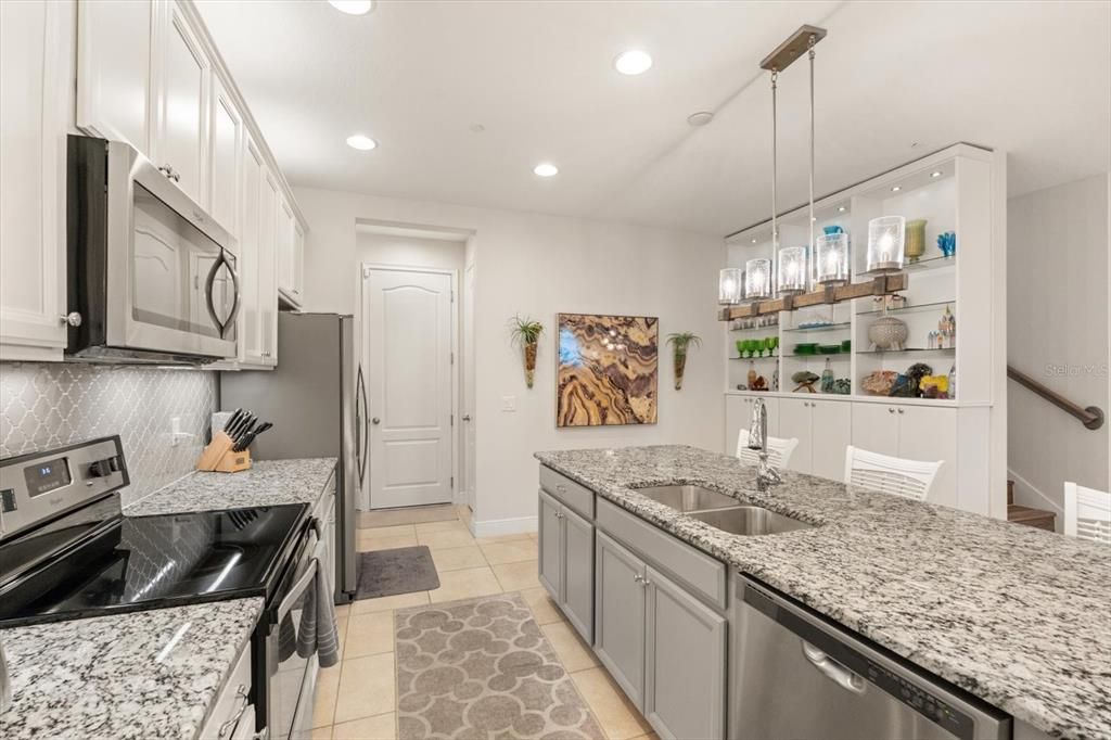 For Sale: $389,900 (3 beds, 2 baths, 2366 Square Feet)