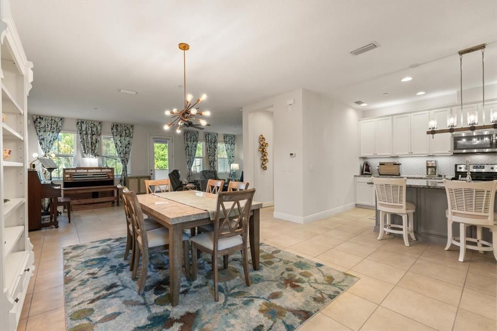 For Sale: $389,900 (3 beds, 2 baths, 2366 Square Feet)