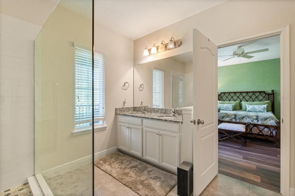 For Sale: $389,900 (3 beds, 2 baths, 2366 Square Feet)