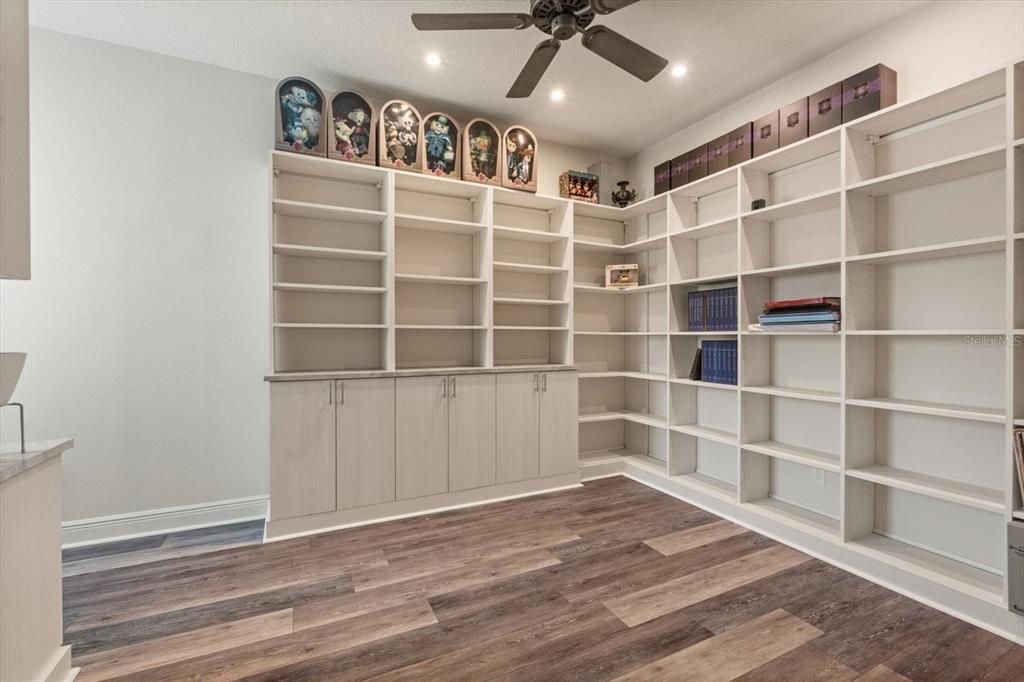 For Sale: $389,900 (3 beds, 2 baths, 2366 Square Feet)