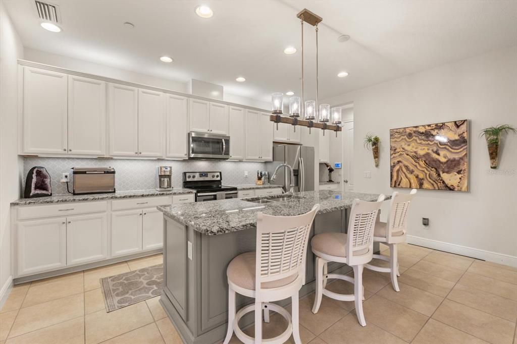 For Sale: $389,900 (3 beds, 2 baths, 2366 Square Feet)