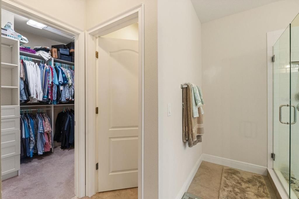 For Sale: $389,900 (3 beds, 2 baths, 2366 Square Feet)