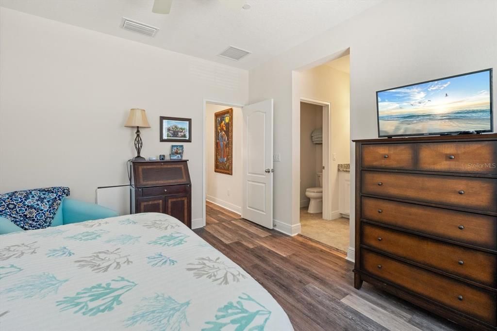 For Sale: $389,900 (3 beds, 2 baths, 2366 Square Feet)