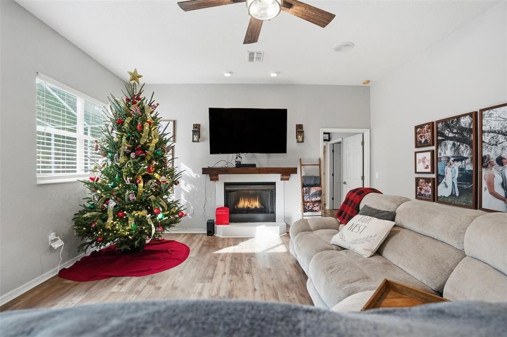 Activo con contrato: $625,000 (5 camas, 3 baños, 3624 Pies cuadrados)