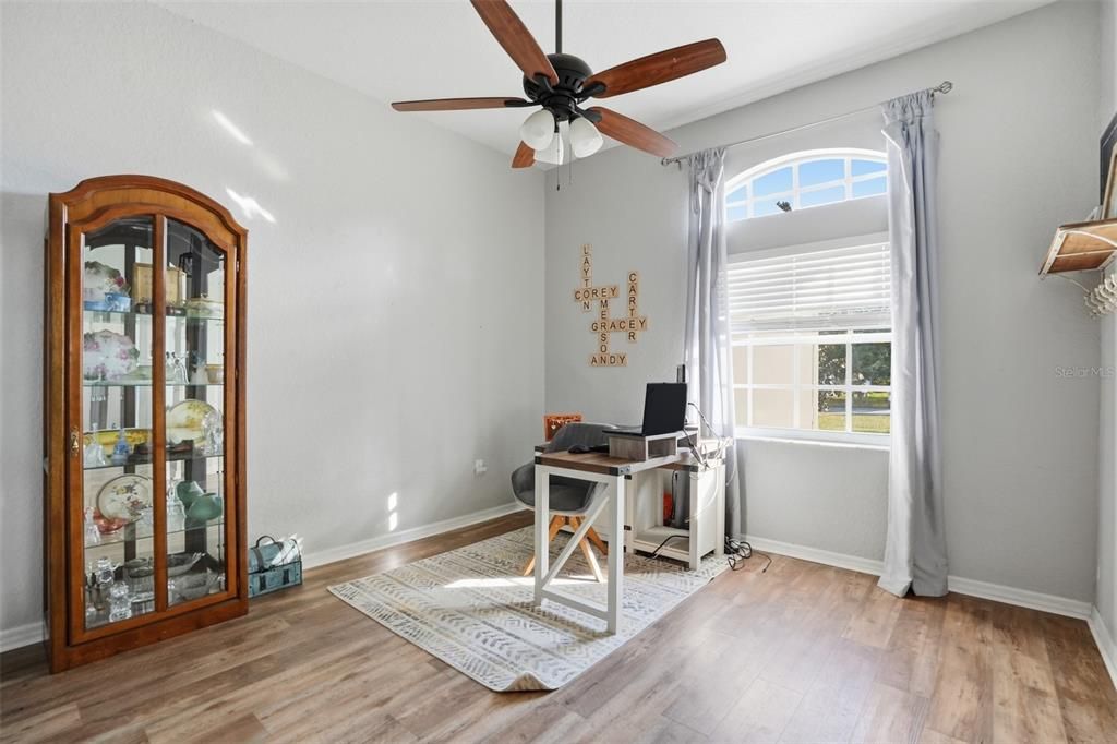 Activo con contrato: $625,000 (5 camas, 3 baños, 3624 Pies cuadrados)