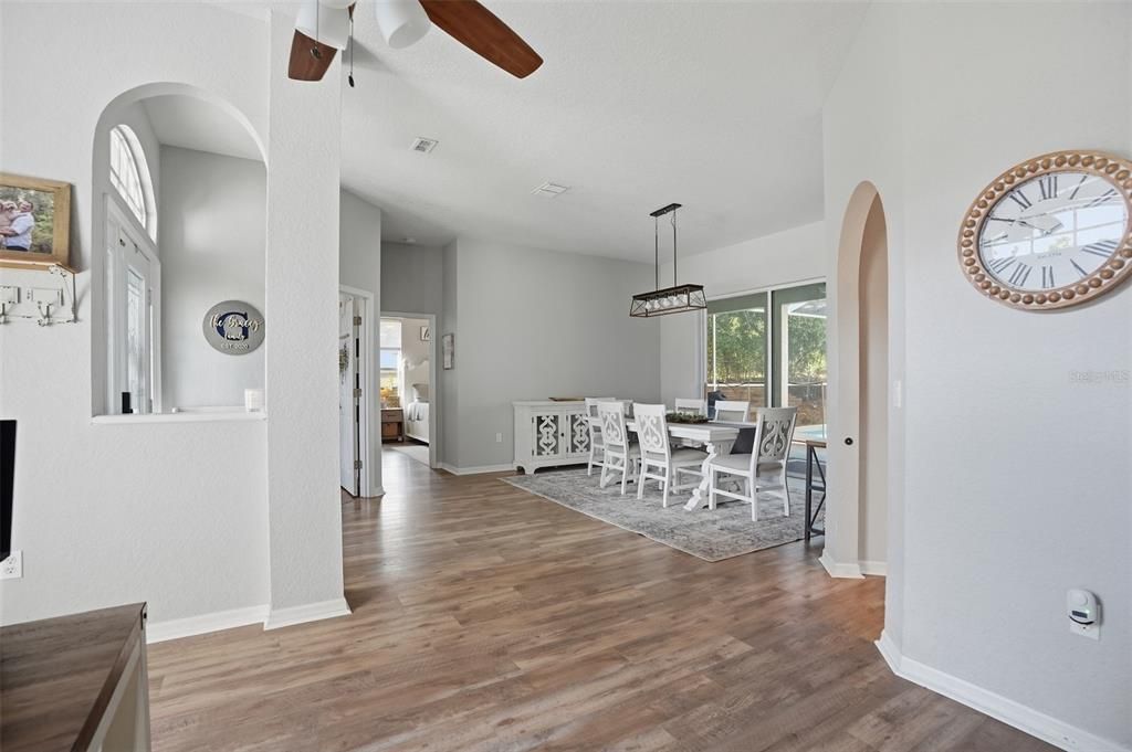 Activo con contrato: $625,000 (5 camas, 3 baños, 3624 Pies cuadrados)