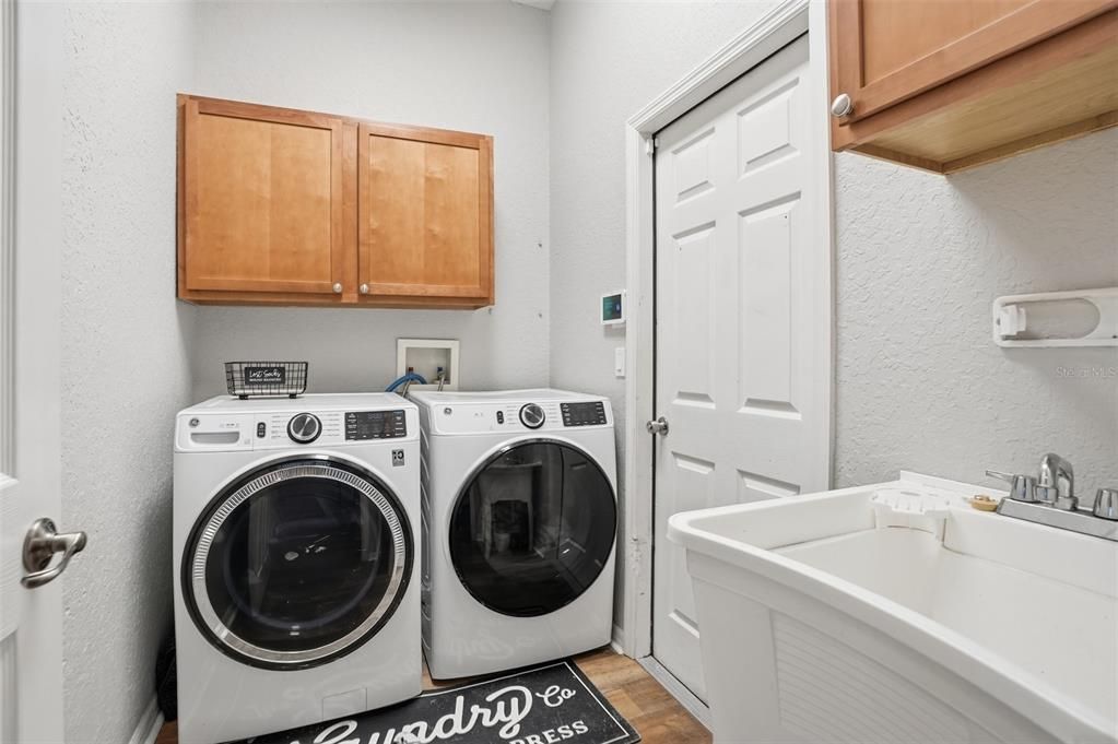 Activo con contrato: $625,000 (5 camas, 3 baños, 3624 Pies cuadrados)