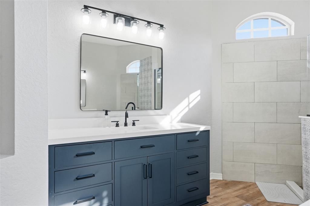 Activo con contrato: $625,000 (5 camas, 3 baños, 3624 Pies cuadrados)