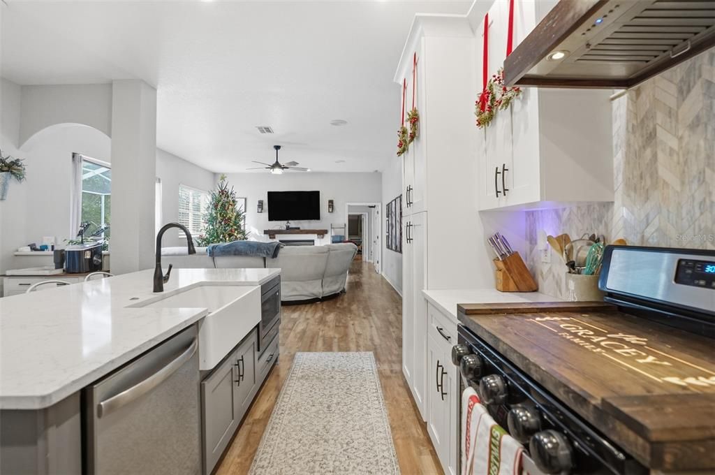 Activo con contrato: $625,000 (5 camas, 3 baños, 3624 Pies cuadrados)