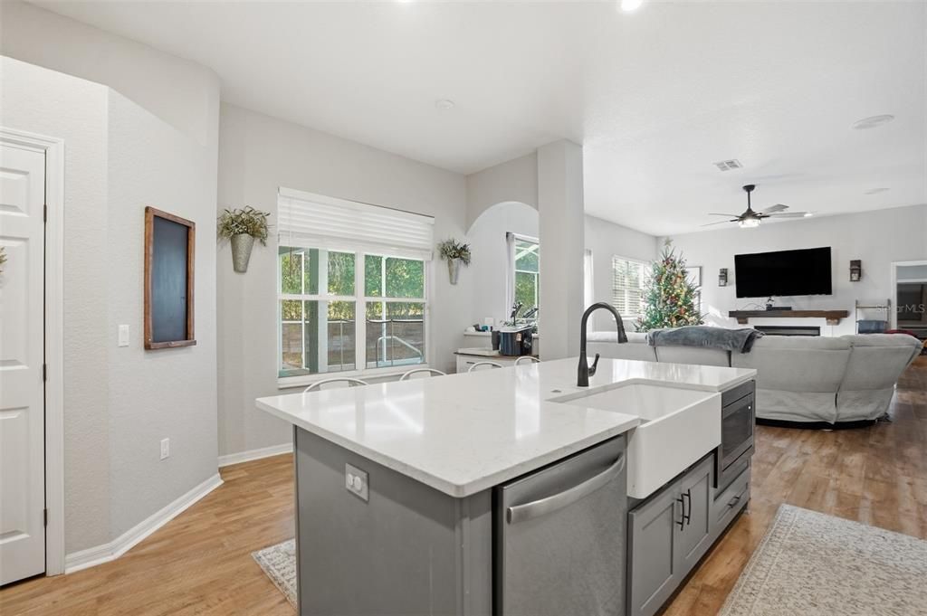 Activo con contrato: $625,000 (5 camas, 3 baños, 3624 Pies cuadrados)