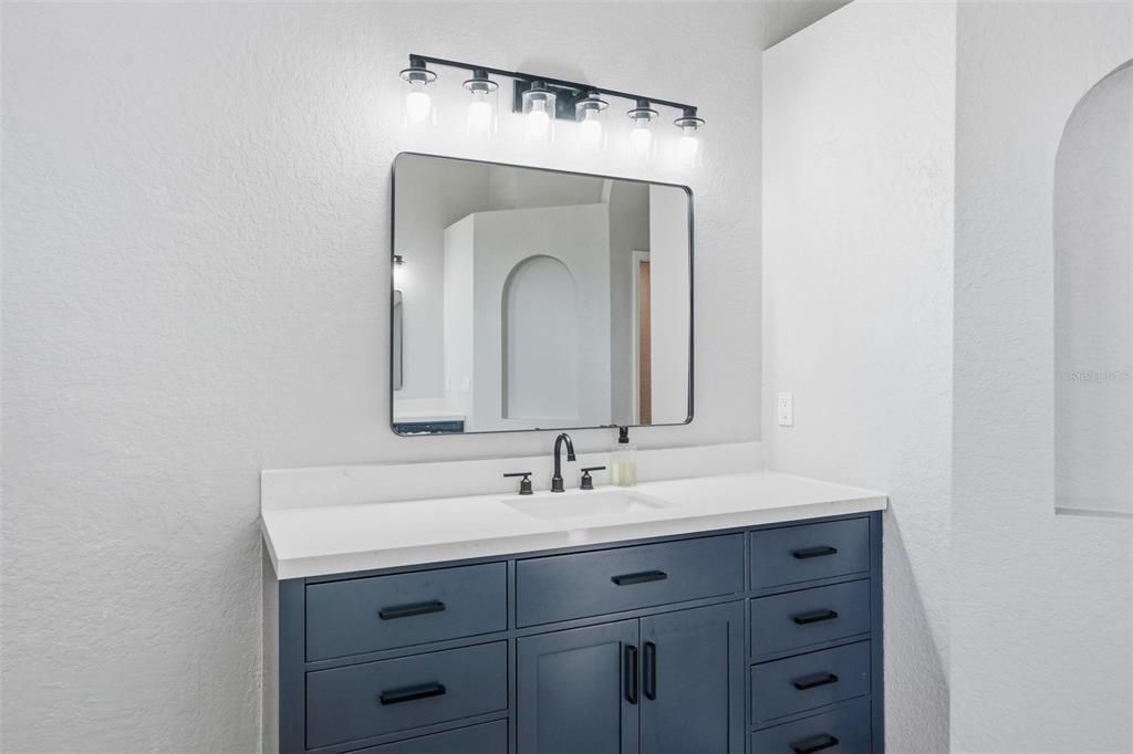 Activo con contrato: $625,000 (5 camas, 3 baños, 3624 Pies cuadrados)