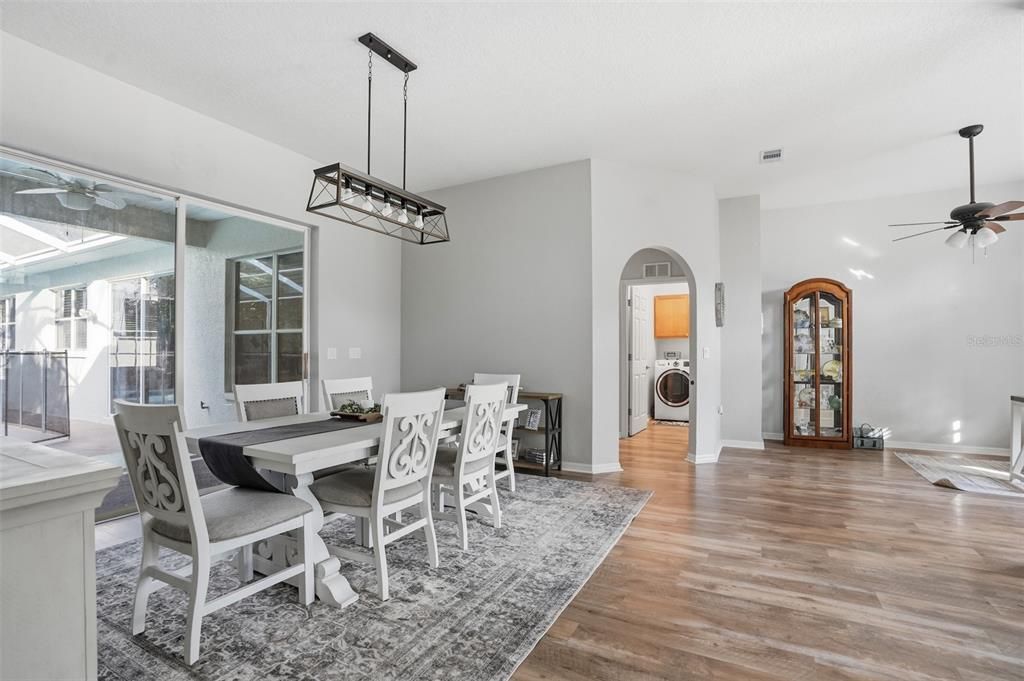 Activo con contrato: $625,000 (5 camas, 3 baños, 3624 Pies cuadrados)