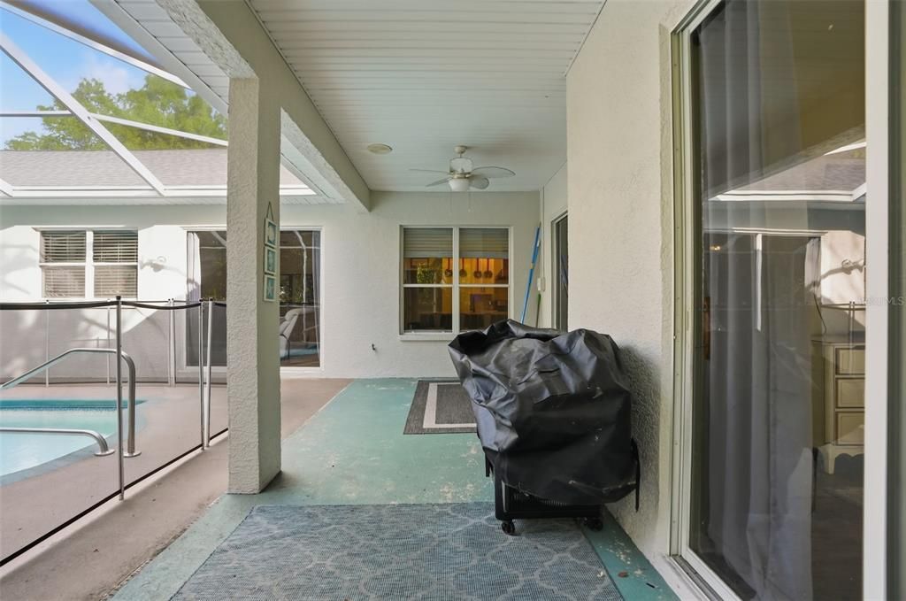 Activo con contrato: $625,000 (5 camas, 3 baños, 3624 Pies cuadrados)