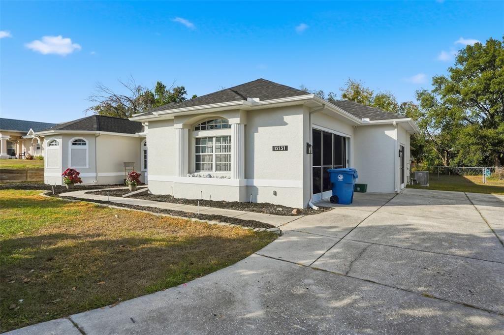 Activo con contrato: $625,000 (5 camas, 3 baños, 3624 Pies cuadrados)