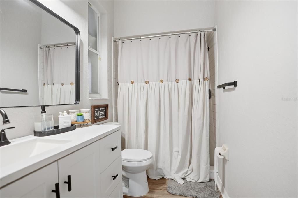 Activo con contrato: $625,000 (5 camas, 3 baños, 3624 Pies cuadrados)