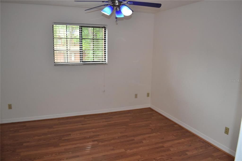 For Sale: $194,999 (3 beds, 3 baths, 1370 Square Feet)