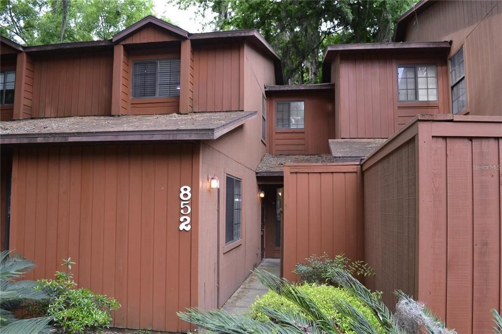 For Sale: $194,999 (3 beds, 3 baths, 1370 Square Feet)