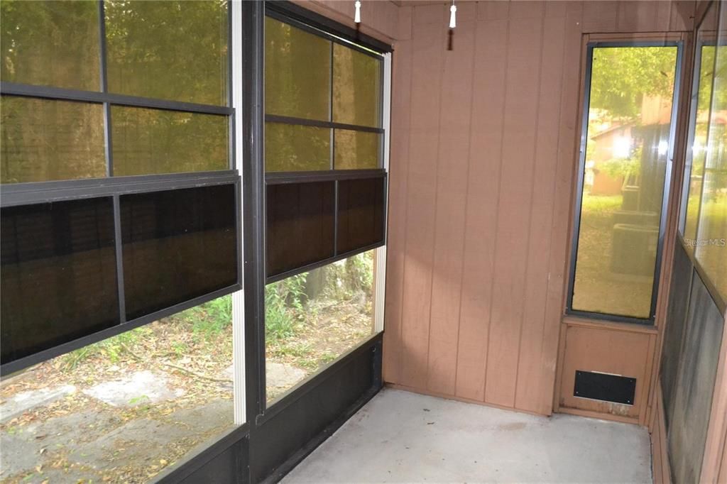 For Sale: $194,999 (3 beds, 3 baths, 1370 Square Feet)