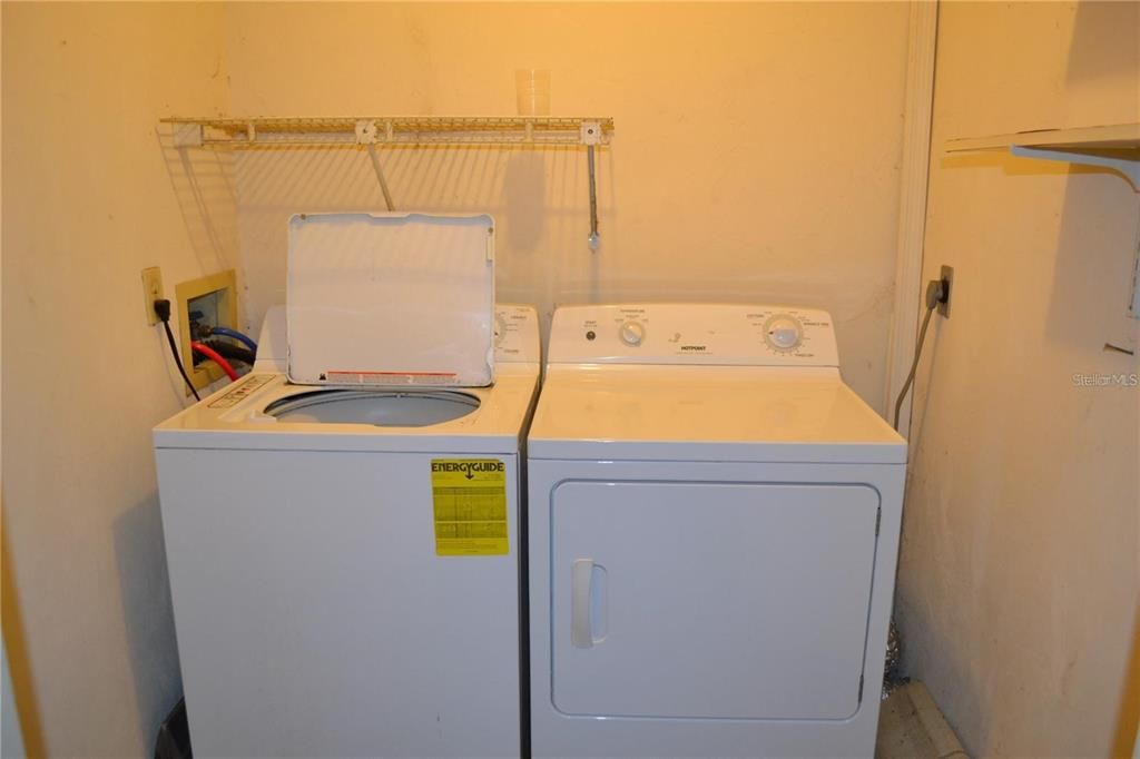 For Sale: $194,999 (3 beds, 3 baths, 1370 Square Feet)