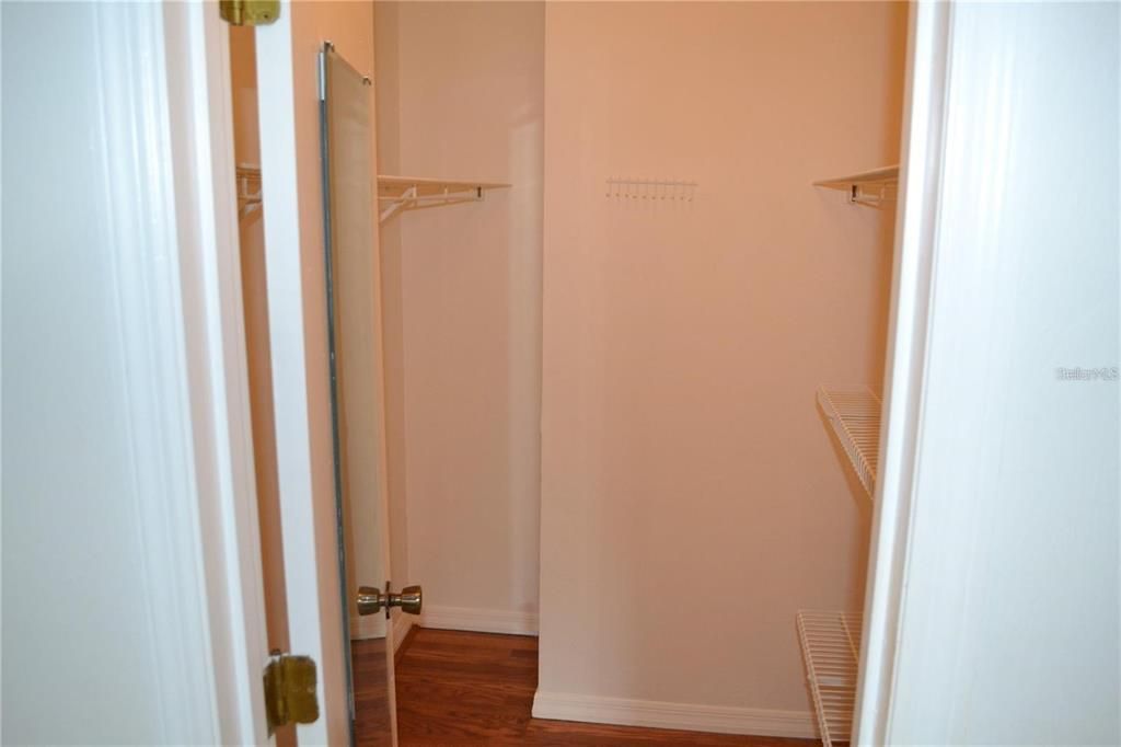 For Sale: $194,999 (3 beds, 3 baths, 1370 Square Feet)