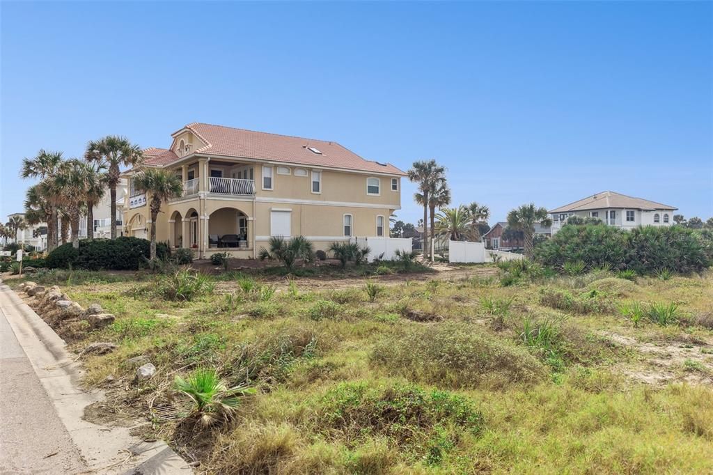 На продажу: $520,000 (0.26 acres)