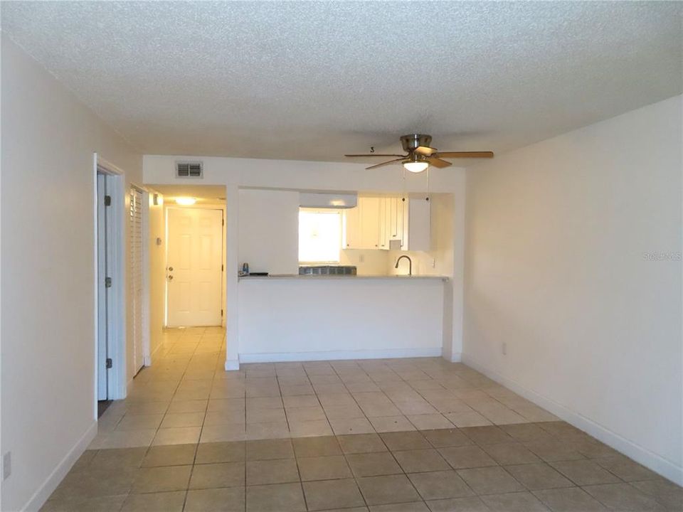 For Sale: $97,000 (1 beds, 1 baths, 700 Square Feet)