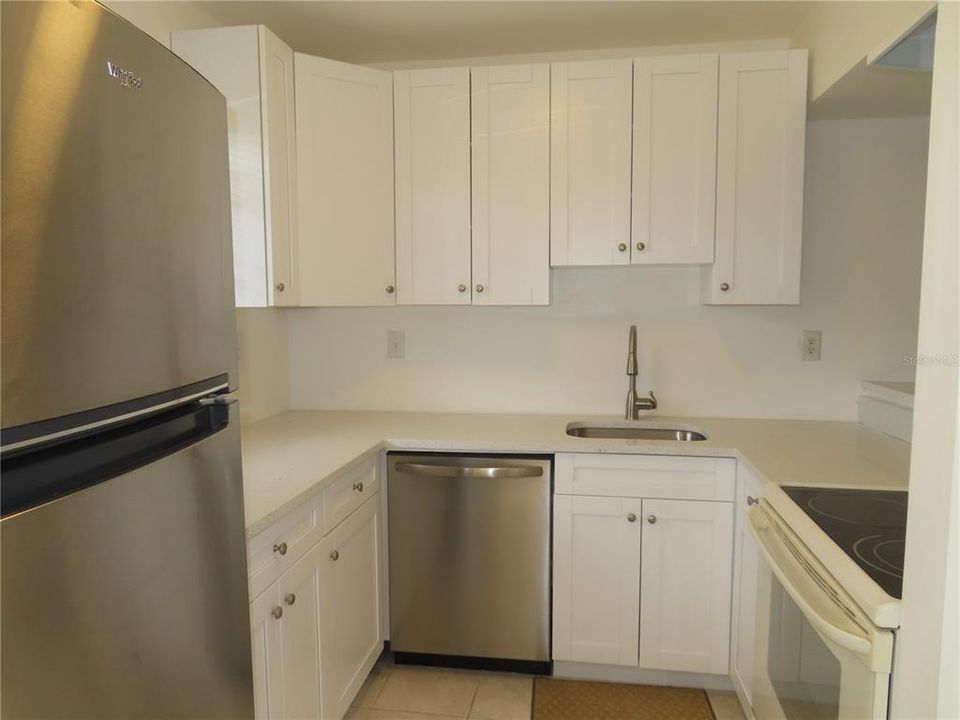 For Sale: $97,000 (1 beds, 1 baths, 700 Square Feet)