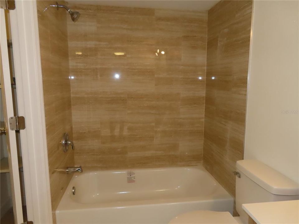 For Sale: $97,000 (1 beds, 1 baths, 700 Square Feet)