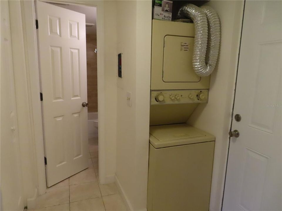 For Sale: $97,000 (1 beds, 1 baths, 700 Square Feet)