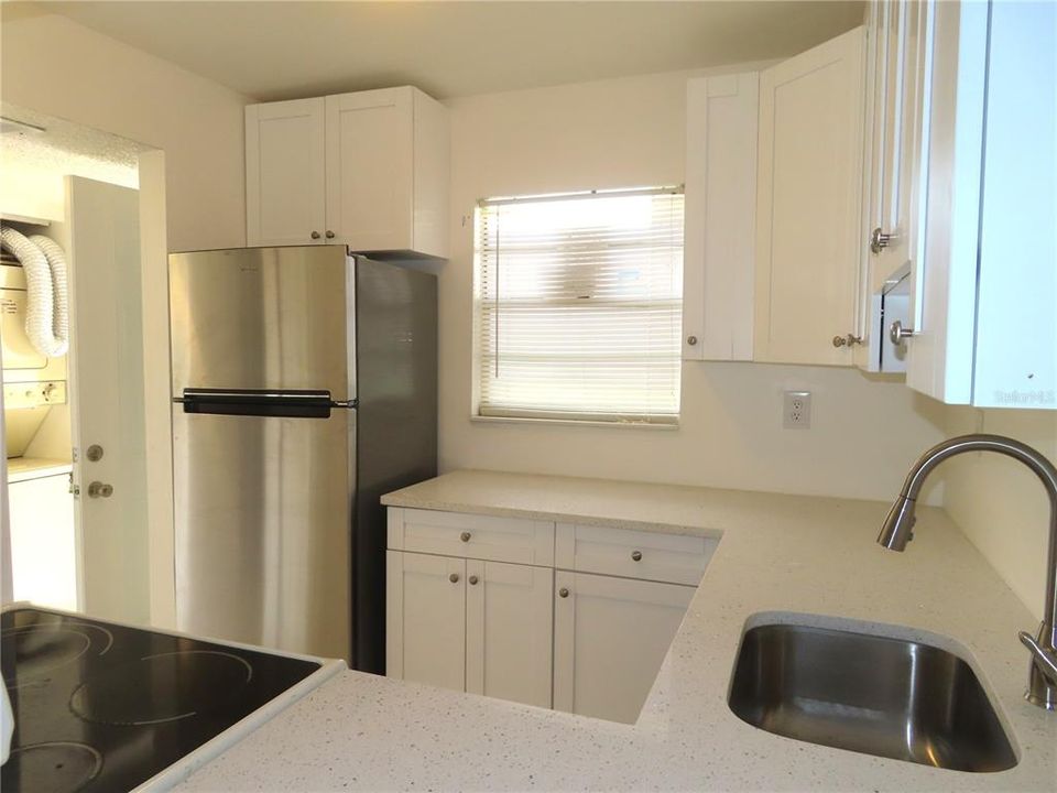 For Sale: $97,000 (1 beds, 1 baths, 700 Square Feet)