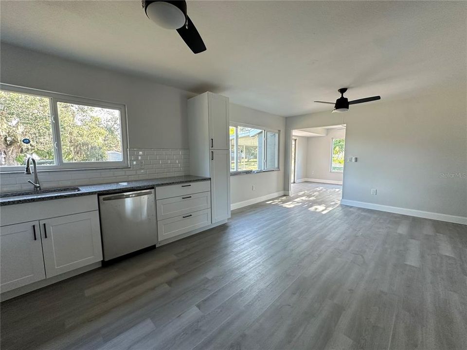 待售: $239,900 (3 贝兹, 2 浴室, 1320 平方英尺)