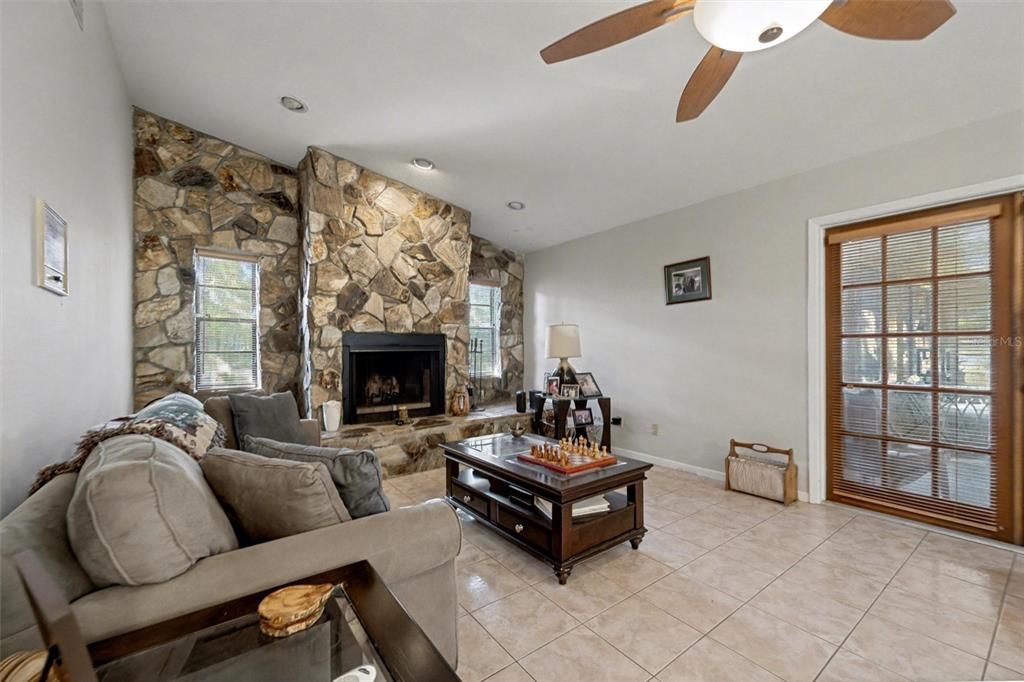 For Sale: $525,000 (3 beds, 2 baths, 1757 Square Feet)