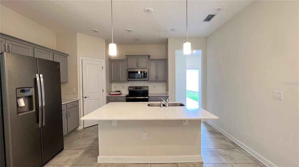 For Sale: $515,000 (4 beds, 3 baths, 2042 Square Feet)